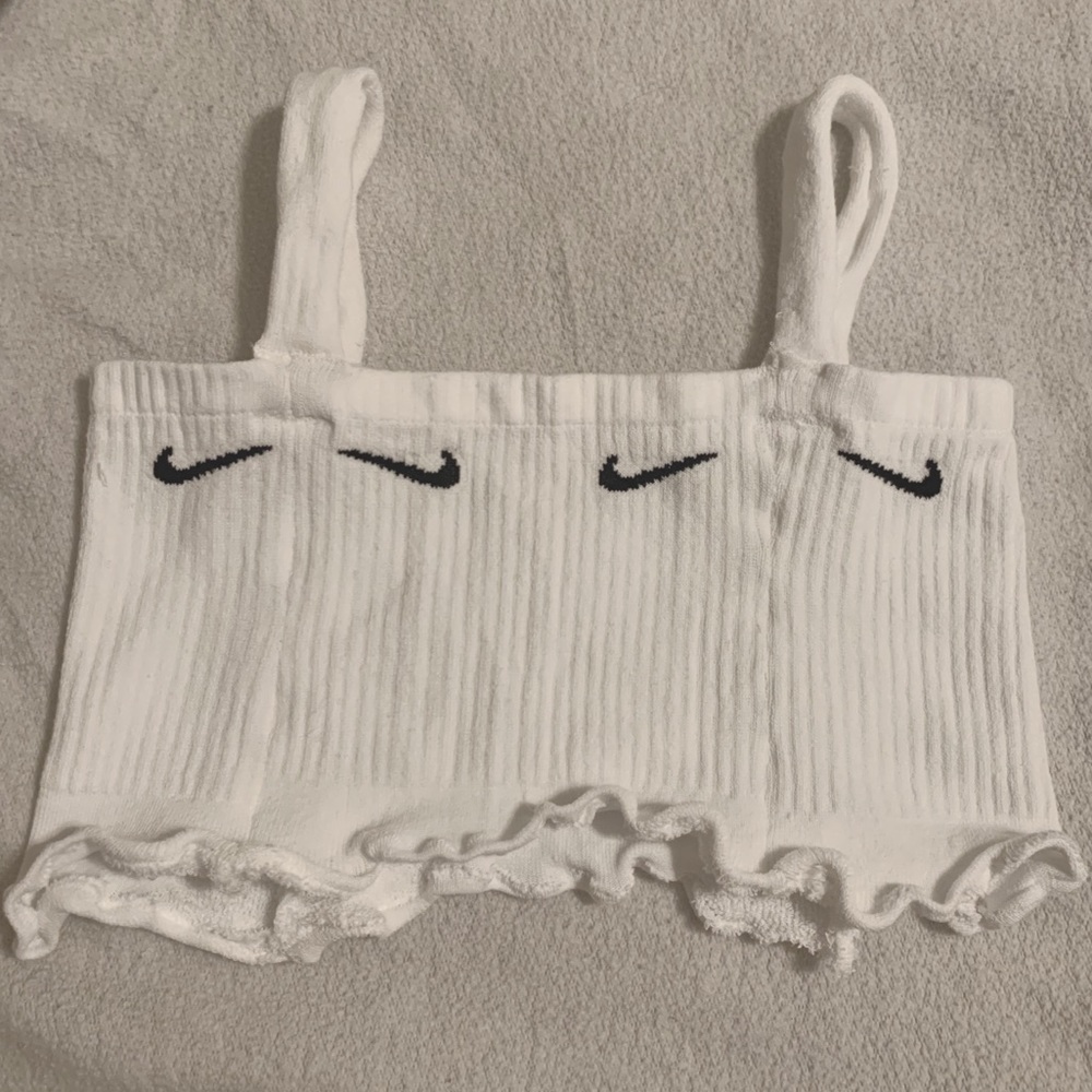 White Nike Crop Top✨
